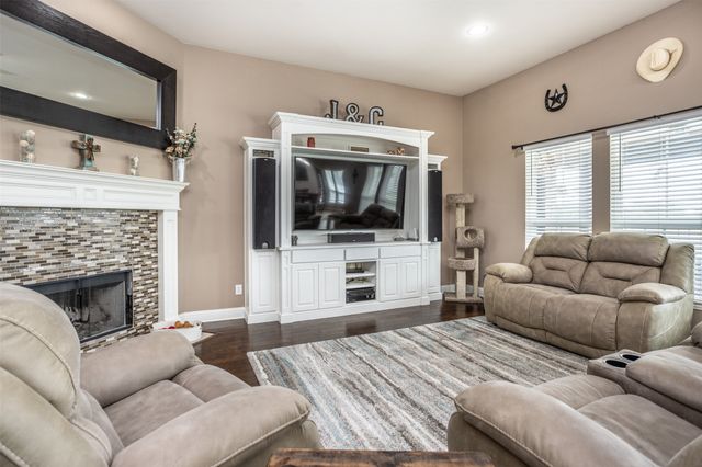11210 Lakecrest Drive, Sanger, TX 76266