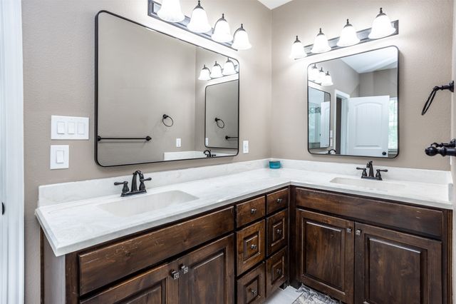 11210 Lakecrest Drive, Sanger, TX 76266
