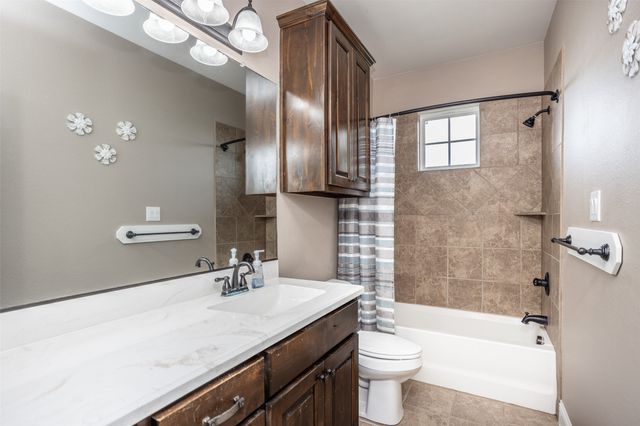 11210 Lakecrest Drive, Sanger, TX 76266