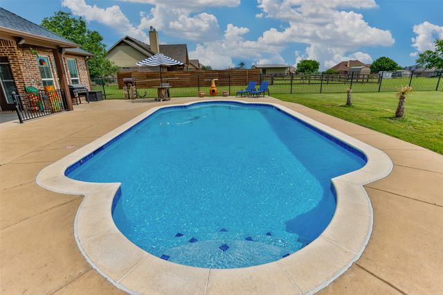 11210 Lakecrest Drive, Sanger, TX 76266