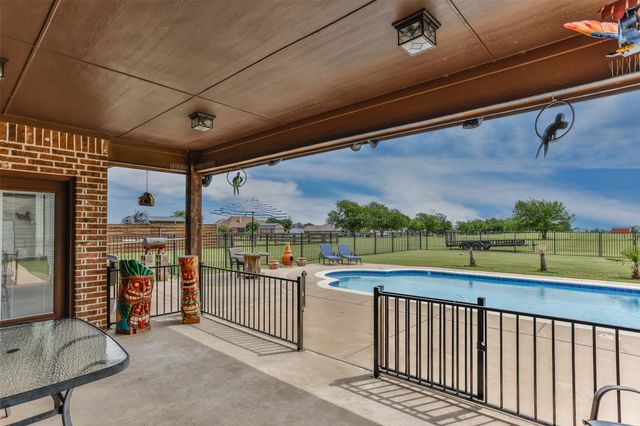 11210 Lakecrest Drive, Sanger, TX 76266