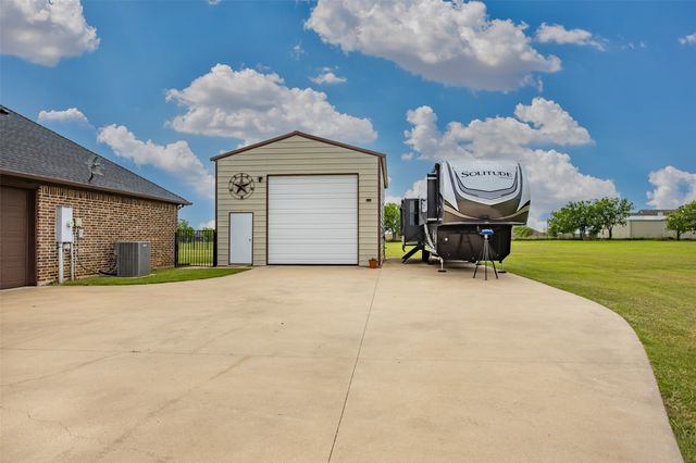 11210 Lakecrest Drive, Sanger, TX 76266