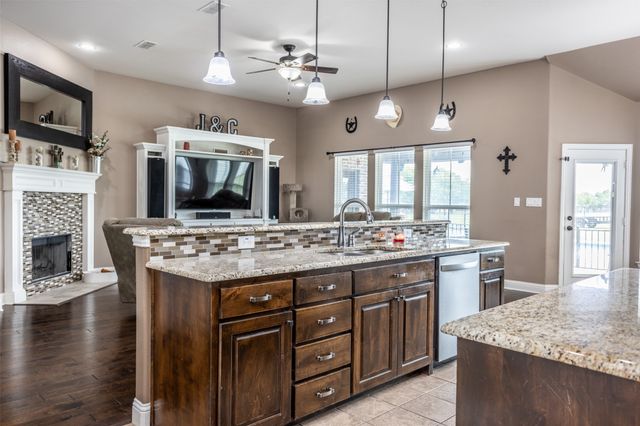 11210 Lakecrest Drive, Sanger, TX 76266
