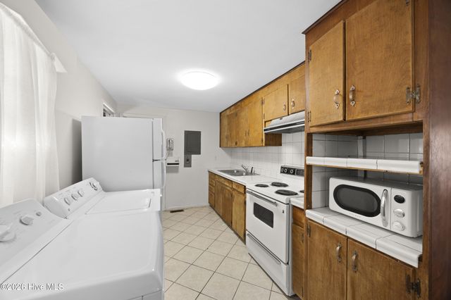 601 Winfrey Street, Clinton, NC 28328