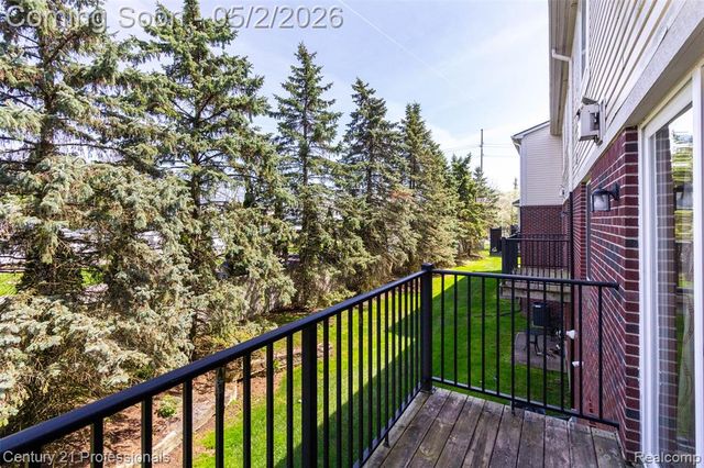 955 Sandalwood Drive, Troy, MI 48085