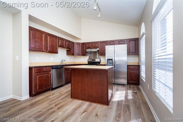 955 Sandalwood Drive, Troy, MI 48085