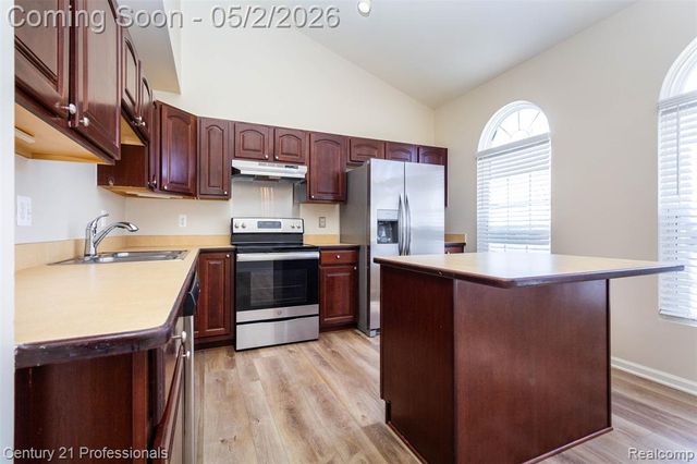 955 Sandalwood Drive, Troy, MI 48085