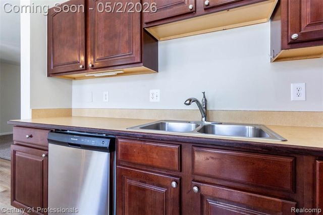 955 Sandalwood Drive, Troy, MI 48085