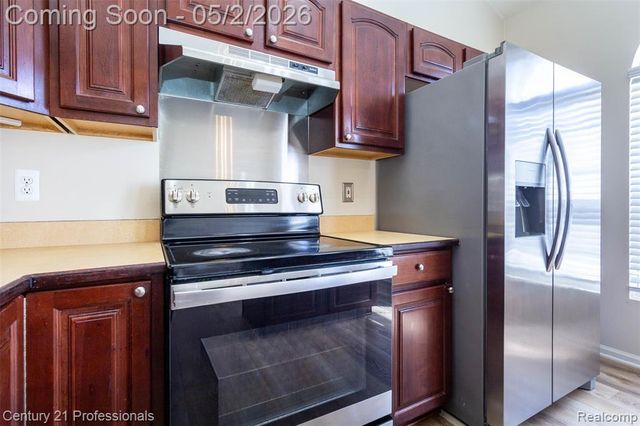 955 Sandalwood Drive, Troy, MI 48085