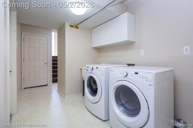 955 Sandalwood Drive, Troy, MI 48085