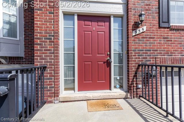 955 Sandalwood Drive, Troy, MI 48085