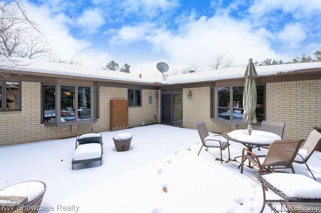 1680 Seminole Trail, Lake Orion, MI 48362