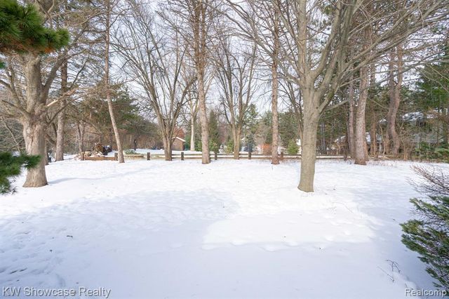 1680 Seminole Trail, Lake Orion, MI 48362