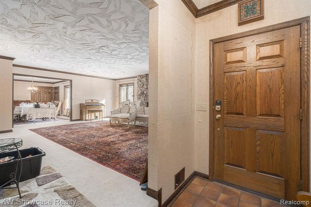 1680 Seminole Trail, Lake Orion, MI 48362