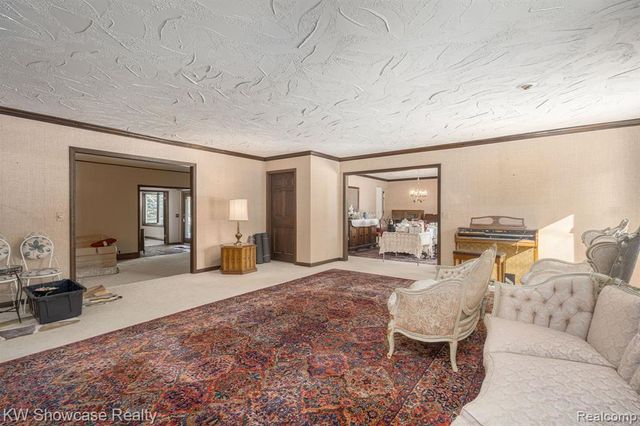 1680 Seminole Trail, Lake Orion, MI 48362