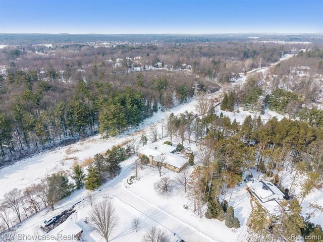 1680 Seminole Trail, Lake Orion, MI 48362