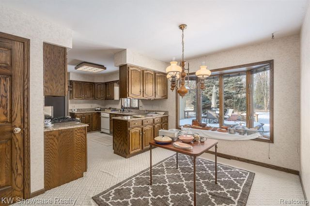 1680 Seminole Trail, Lake Orion, MI 48362