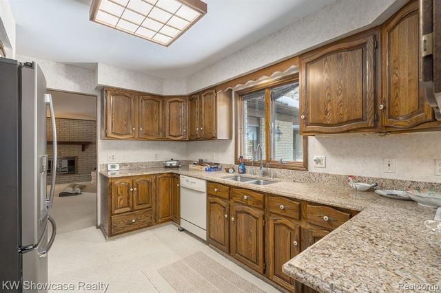 1680 Seminole Trail, Lake Orion, MI 48362