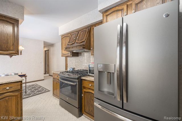 1680 Seminole Trail, Lake Orion, MI 48362