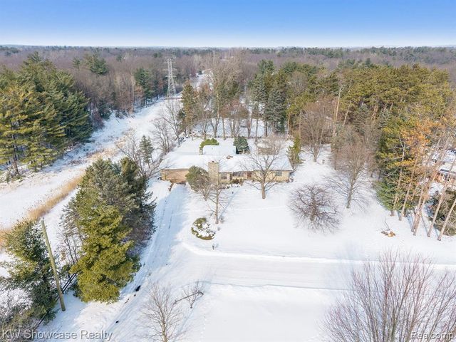 1680 Seminole Trail, Lake Orion, MI 48362