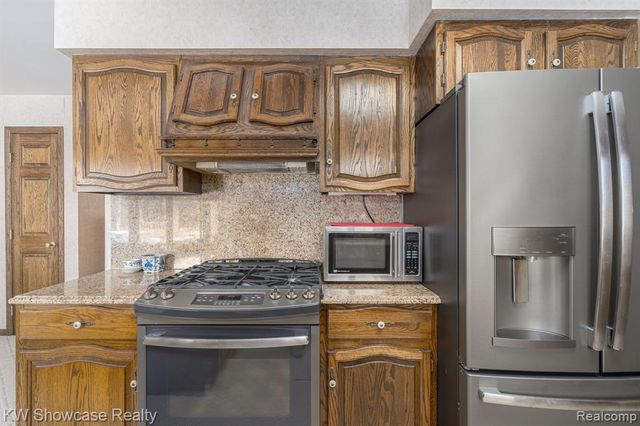 1680 Seminole Trail, Lake Orion, MI 48362