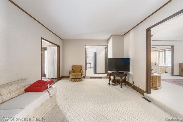 1680 Seminole Trail, Lake Orion, MI 48362