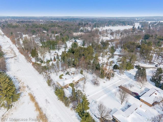 1680 Seminole Trail, Lake Orion, MI 48362