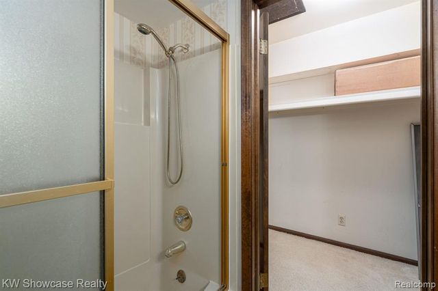 1680 Seminole Trail, Lake Orion, MI 48362