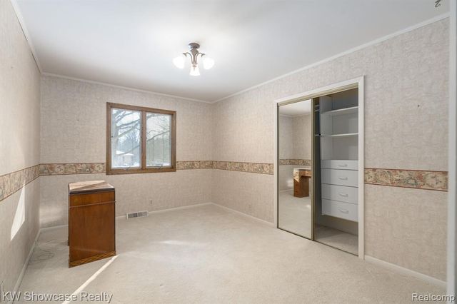 1680 Seminole Trail, Lake Orion, MI 48362