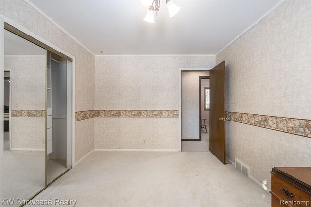 1680 Seminole Trail, Lake Orion, MI 48362