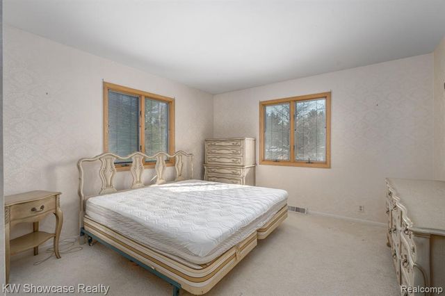 1680 Seminole Trail, Lake Orion, MI 48362