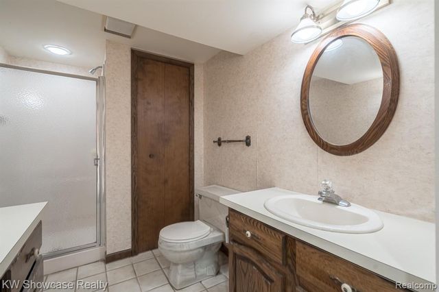 1680 Seminole Trail, Lake Orion, MI 48362