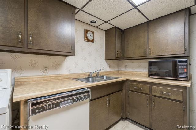 1680 Seminole Trail, Lake Orion, MI 48362