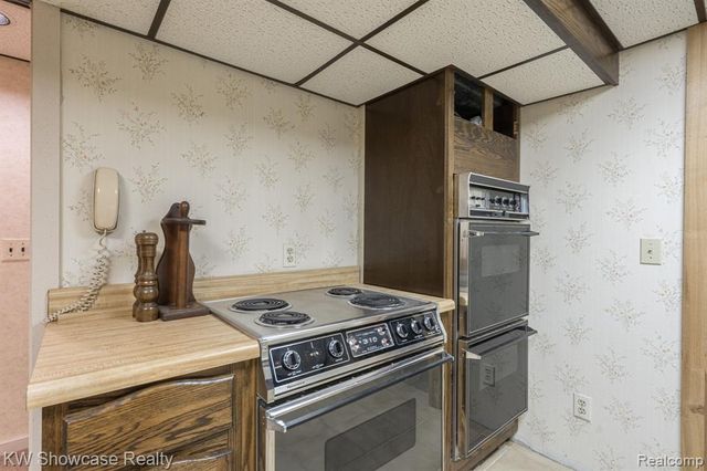 1680 Seminole Trail, Lake Orion, MI 48362