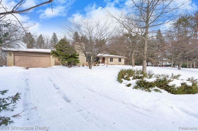 1680 Seminole Trail, Lake Orion, MI 48362