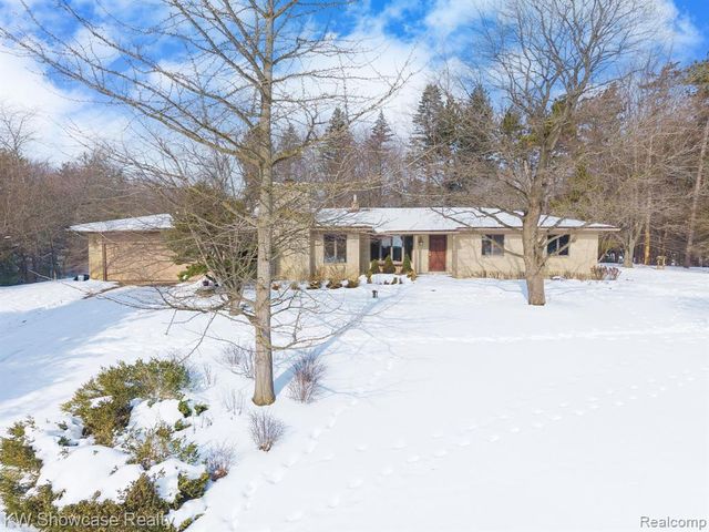 1680 Seminole Trail, Lake Orion, MI 48362