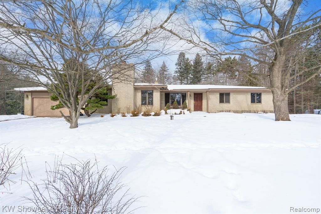 1680 Seminole Trail, Lake Orion, MI 48362