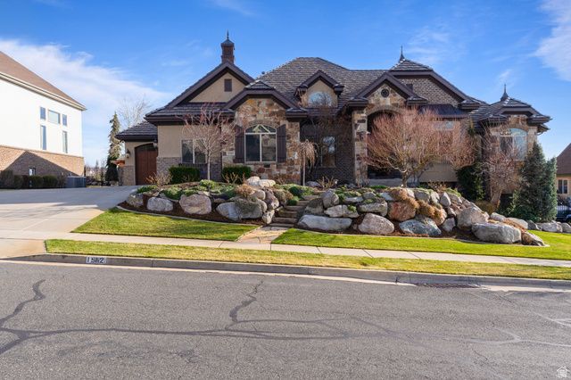 1582 HIDDEN SPRINGS PKWY, Fruit Heights, UT 84037