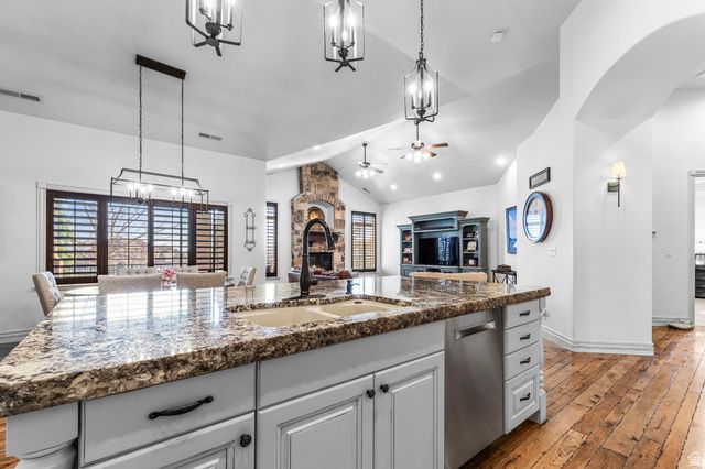 1582 HIDDEN SPRINGS PKWY, Fruit Heights, UT 84037