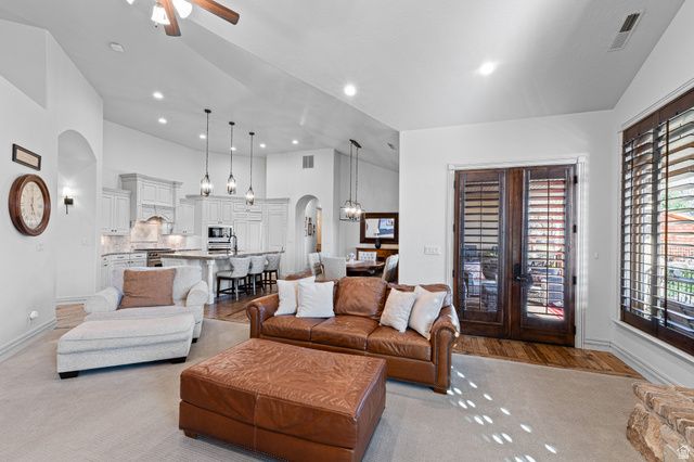 1582 HIDDEN SPRINGS PKWY, Fruit Heights, UT 84037