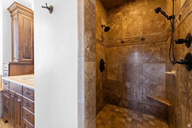 1582 HIDDEN SPRINGS PKWY, Fruit Heights, UT 84037