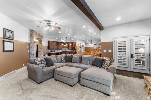 1582 HIDDEN SPRINGS PKWY, Fruit Heights, UT 84037