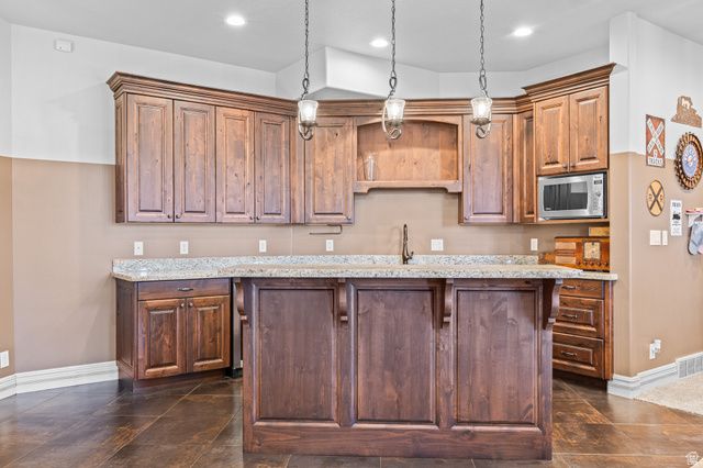 1582 HIDDEN SPRINGS PKWY, Fruit Heights, UT 84037