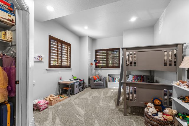 1582 HIDDEN SPRINGS PKWY, Fruit Heights, UT 84037