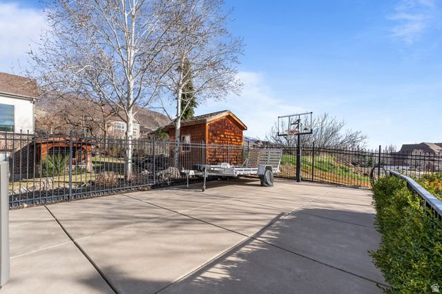 1582 HIDDEN SPRINGS PKWY, Fruit Heights, UT 84037