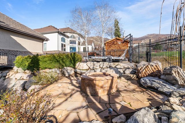 1582 HIDDEN SPRINGS PKWY, Fruit Heights, UT 84037