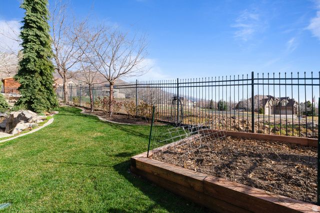 1582 HIDDEN SPRINGS PKWY, Fruit Heights, UT 84037