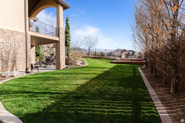 1582 HIDDEN SPRINGS PKWY, Fruit Heights, UT 84037