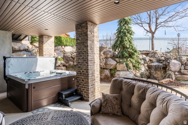 1582 HIDDEN SPRINGS PKWY, Fruit Heights, UT 84037