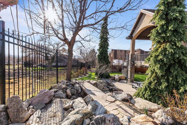 1582 HIDDEN SPRINGS PKWY, Fruit Heights, UT 84037